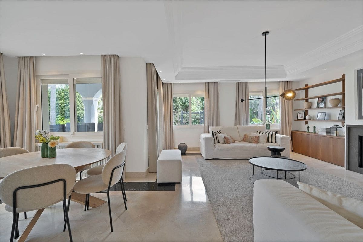 7 bedroom Villa for sale in Puerto Banus - € 2,395,000 (Ref: 9655934)