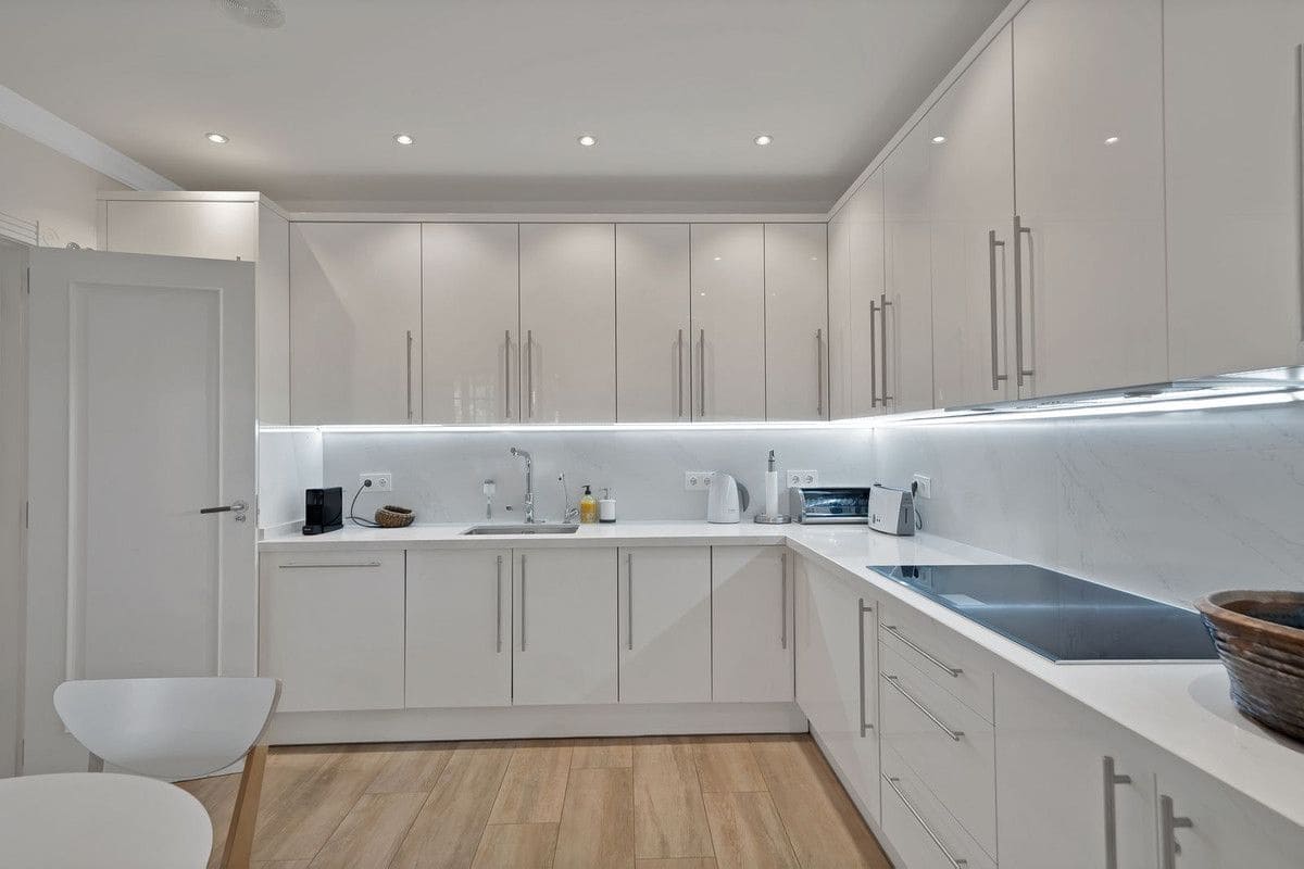 7 bedroom Villa for sale in Puerto Banus - € 2,395,000 (Ref: 9655934)