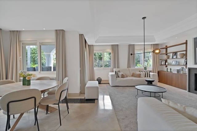 7 bedroom Villa for sale in Puerto Banus, Marbella - € 2,395,000 (Ref: 9655934)