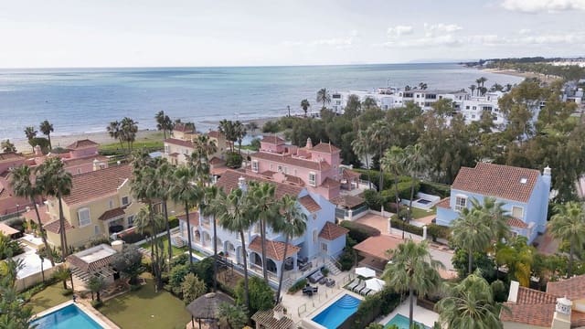 7 bedroom Villa for sale in Puerto Banus, Marbella - € 2,395,000 (Ref: 9655934)