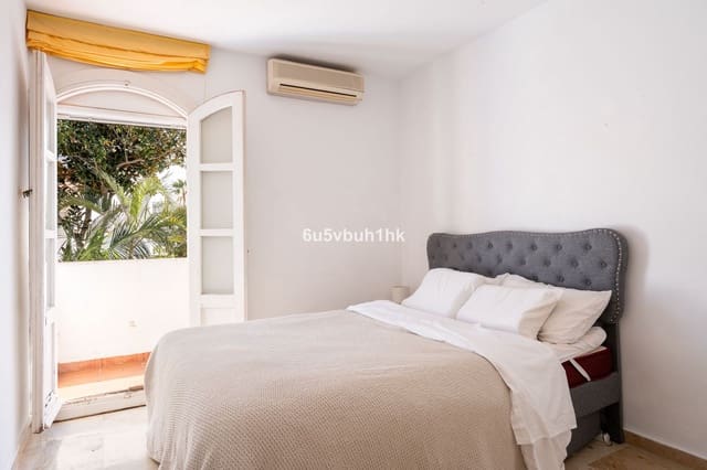 4 chambre Maison de Ville à vendre à Nueva Andalucia, Marbella - 530 000 € (Ref: 9655936)