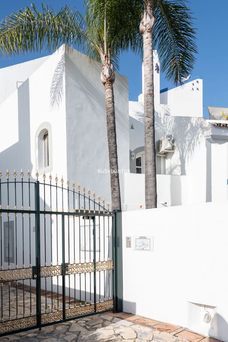 4 chambre Maison de Ville à vendre à Nueva Andalucia - 530 000 € (Ref: 9655936)