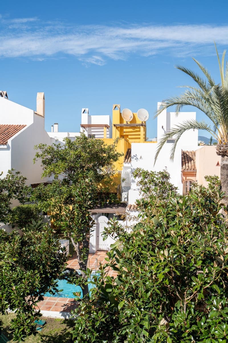 4 chambre Maison de Ville à vendre à Nueva Andalucia - 530 000 € (Ref: 9655936)