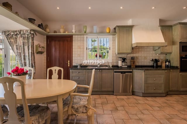 4 slaapkamer Villa te koop in Elviria, Marbella - € 2.495.000 (Ref: 9655942)