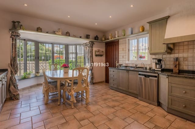 4 slaapkamer Villa te koop in Elviria, Marbella - € 2.495.000 (Ref: 9655942)