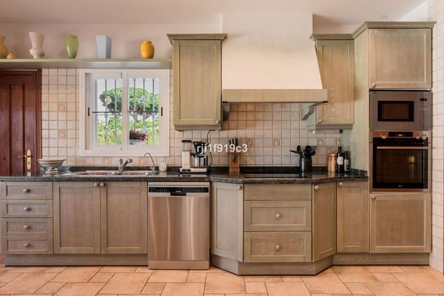 4 slaapkamer Villa te koop in Elviria, Marbella - € 2.495.000 (Ref: 9655942)