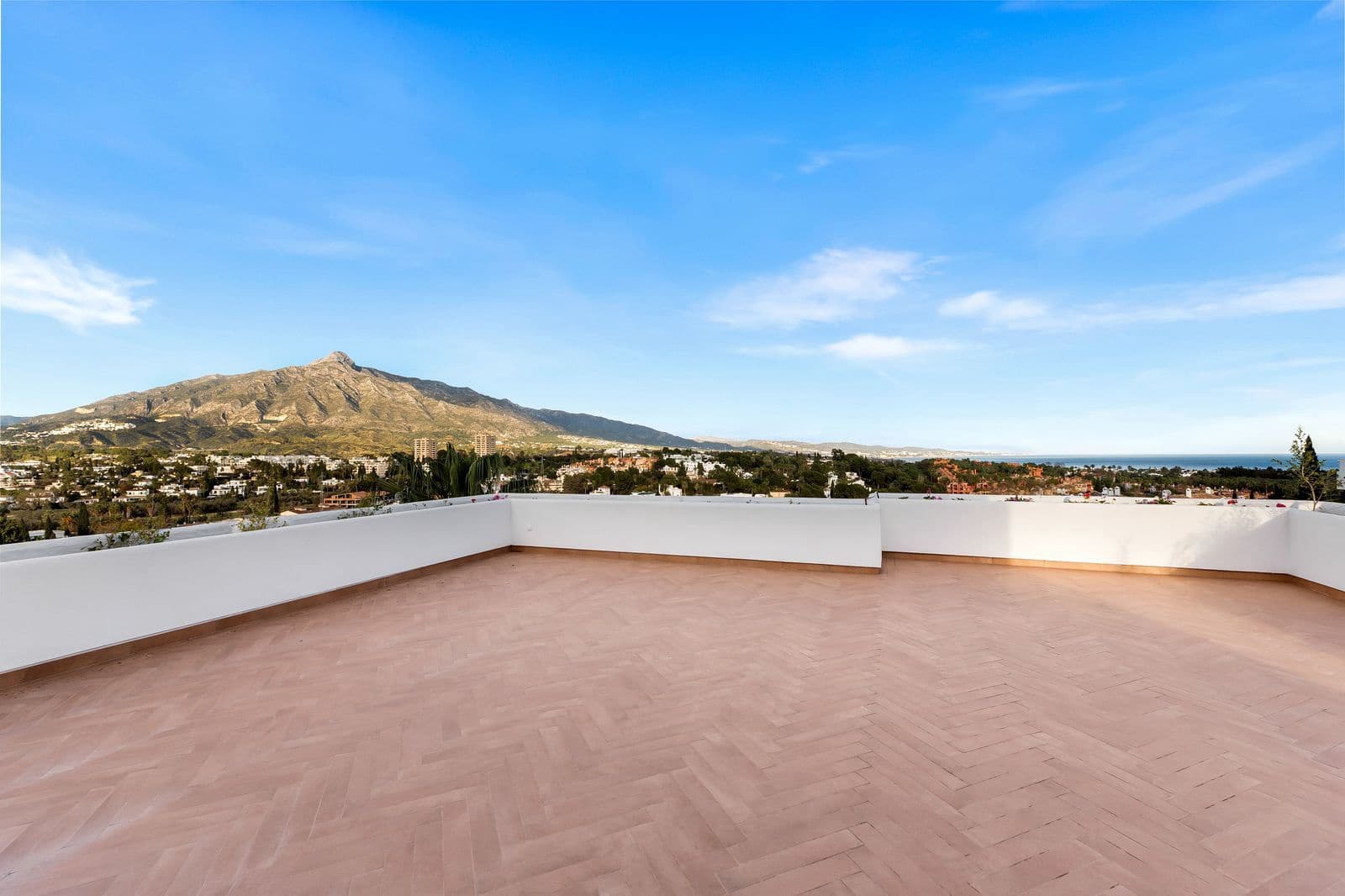 2 makuuhuone Huoneisto myytävänä paikassa Nueva Andalucia - 1 095 000 € (Ref: 9655955)