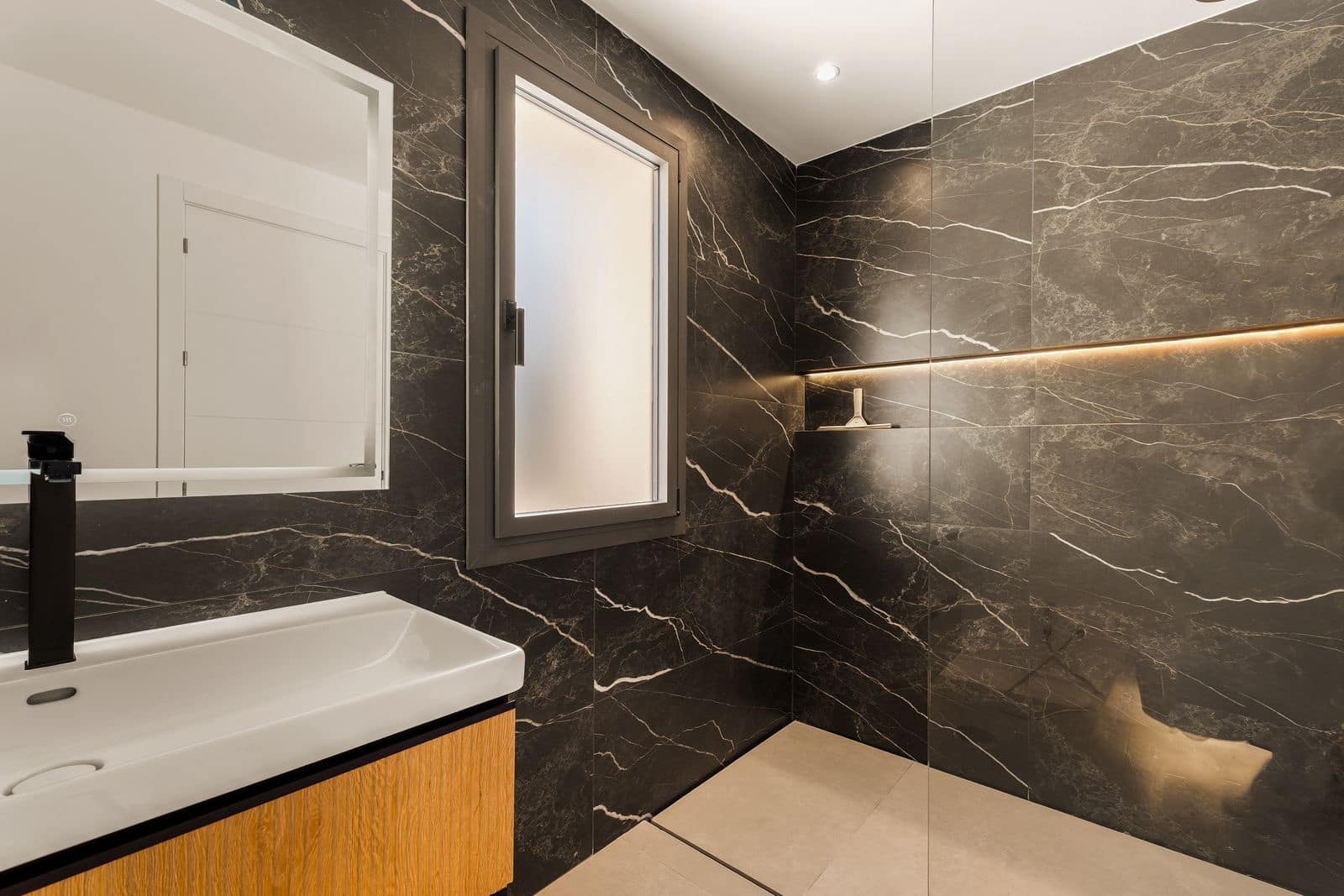 2 makuuhuone Huoneisto myytävänä paikassa Nueva Andalucia - 1 095 000 € (Ref: 9655955)