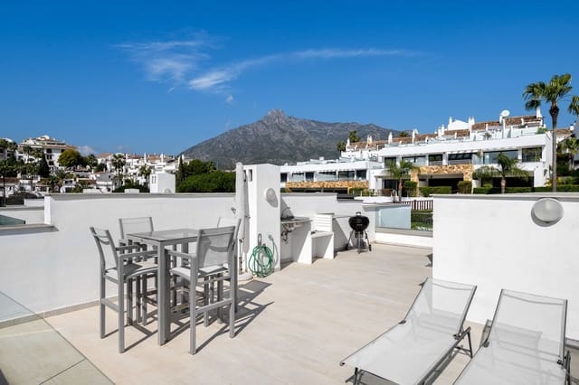 3 makuuhuone Omakotitalo myytävänä paikassa Golden Mile, Marbella - 1 800 000 € (Ref: 9655958)
