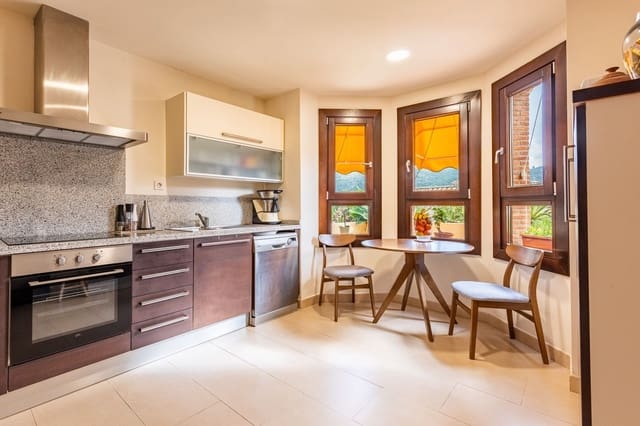 4 slaapkamer Halfvrijstaande villa te koop in Benahavís - € 550.000 (Ref: 9655959)