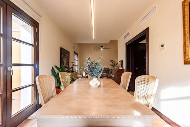 4 slaapkamer Halfvrijstaande villa te koop in Benahavís - € 550.000 (Ref: 9655959)