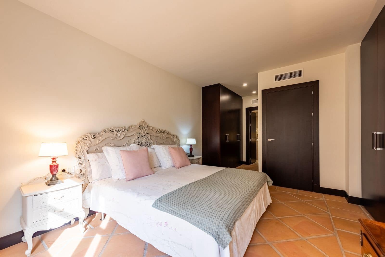 4 slaapkamer Halfvrijstaande villa te koop in Benahavis - € 550.000 (Ref: 9655959)