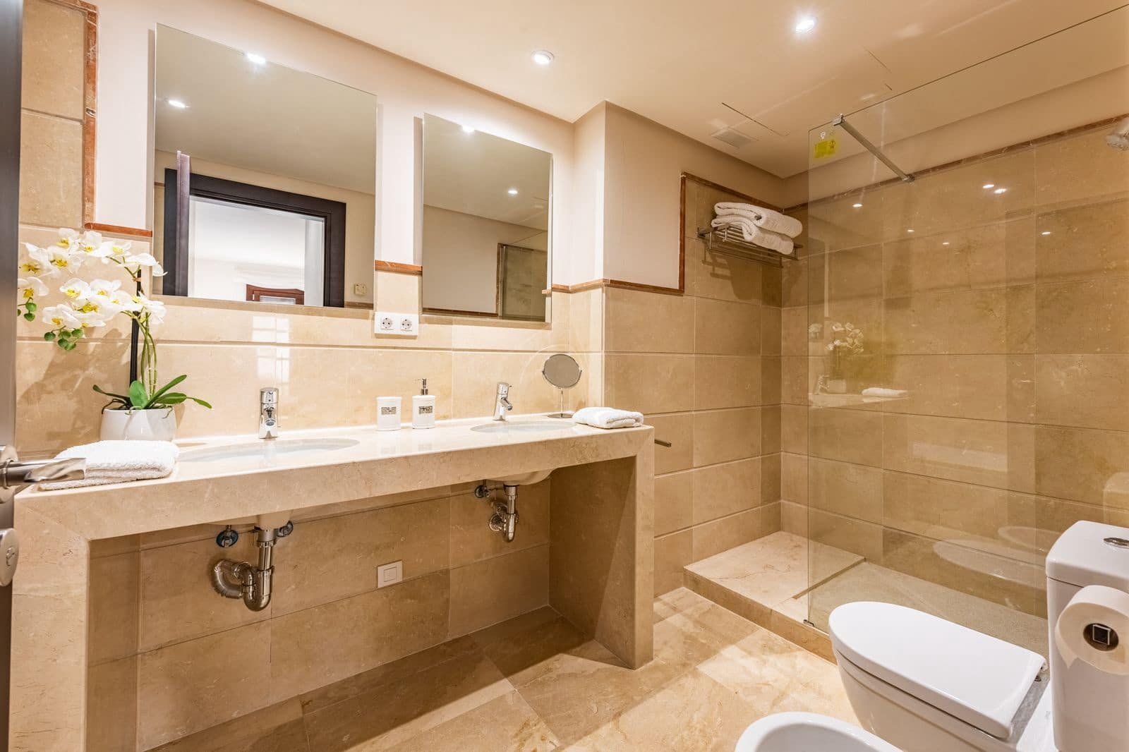 4 slaapkamer Halfvrijstaande villa te koop in Benahavis - € 550.000 (Ref: 9655959)