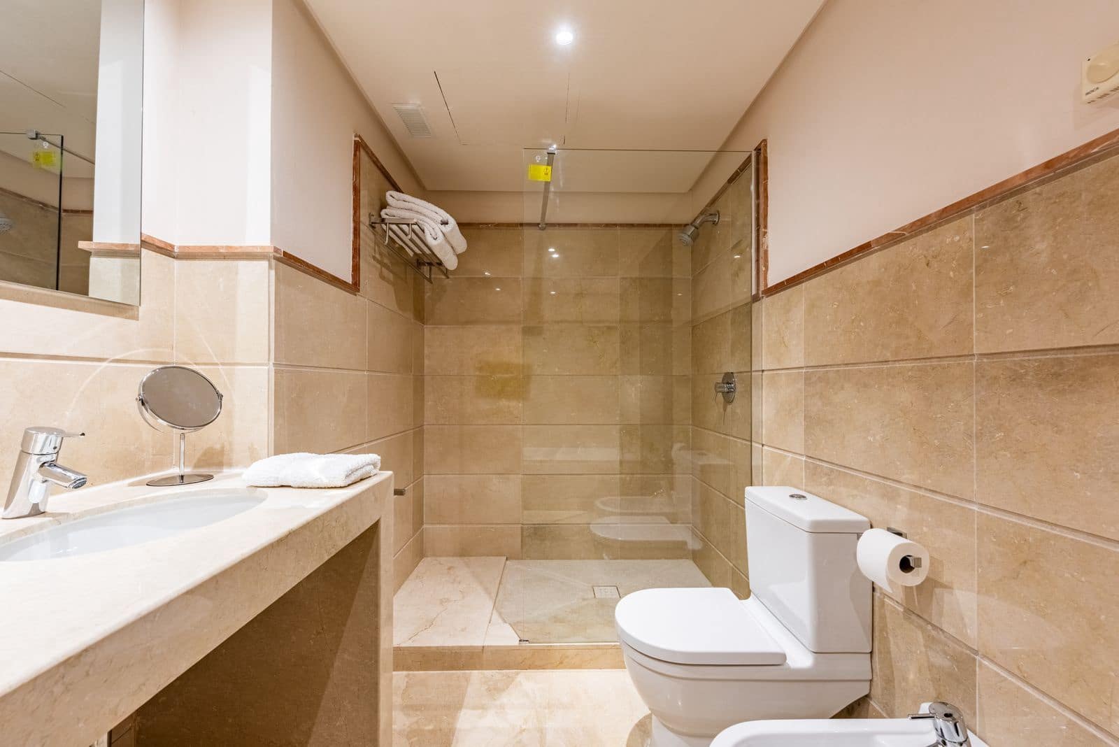 4 slaapkamer Halfvrijstaande villa te koop in Benahavis - € 550.000 (Ref: 9655959)