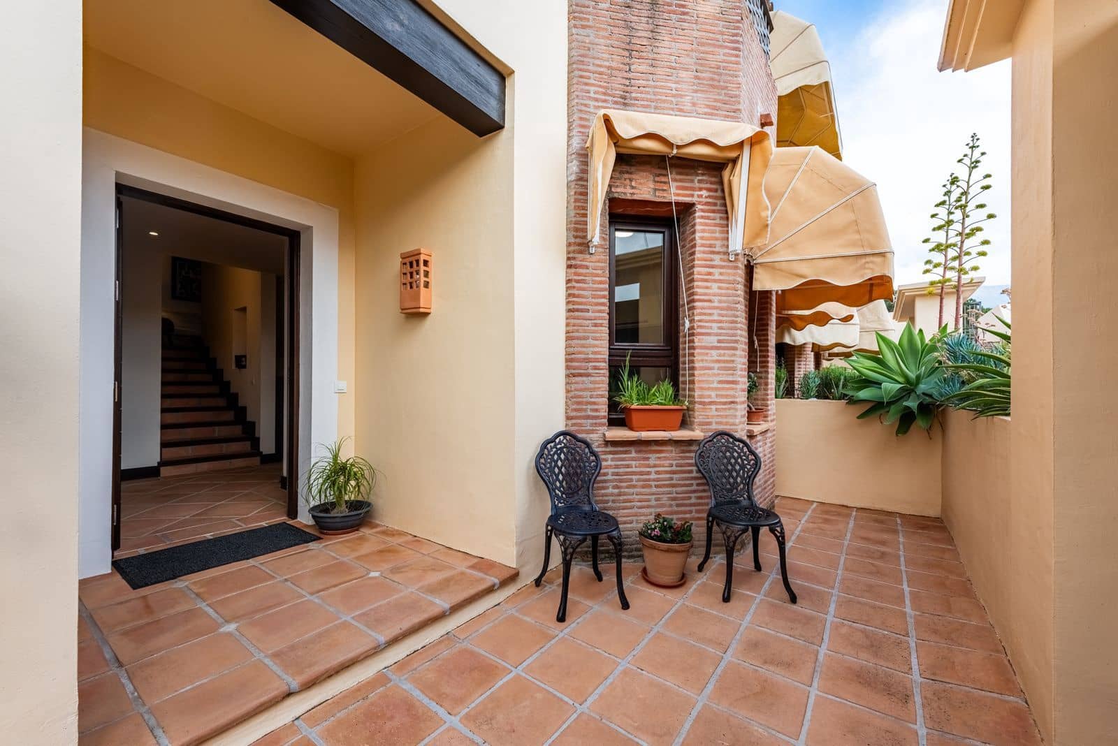 4 slaapkamer Halfvrijstaande villa te koop in Benahavis - € 550.000 (Ref: 9655959)