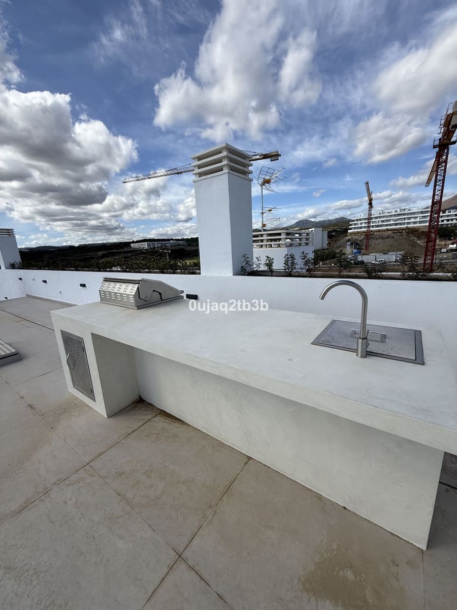 Ático de 2 habitaciones en Estepona en venta - 975.000 € (Ref: 9655961)