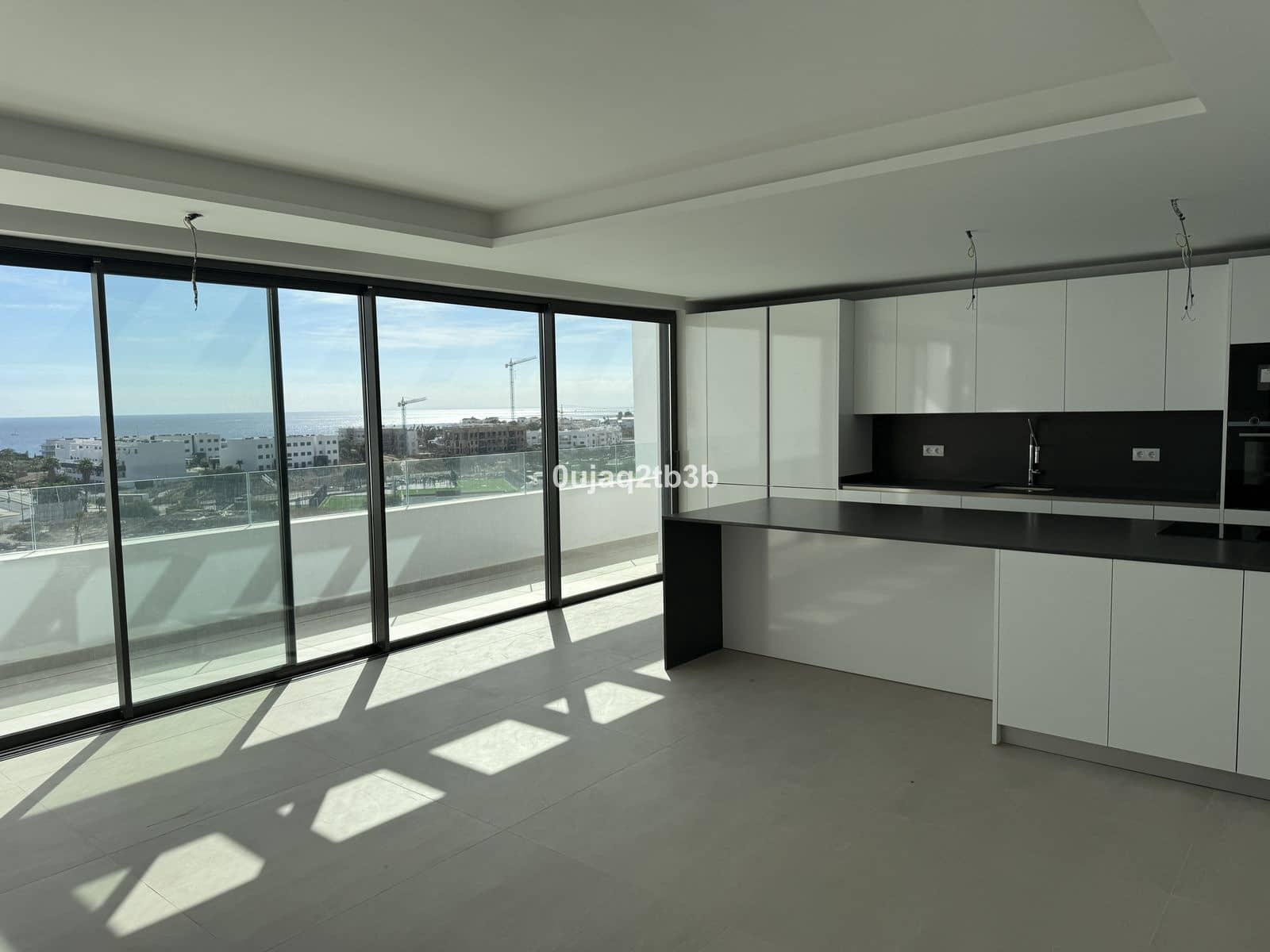 Ático de 2 habitaciones en Estepona en venta - 975.000 € (Ref: 9655961)