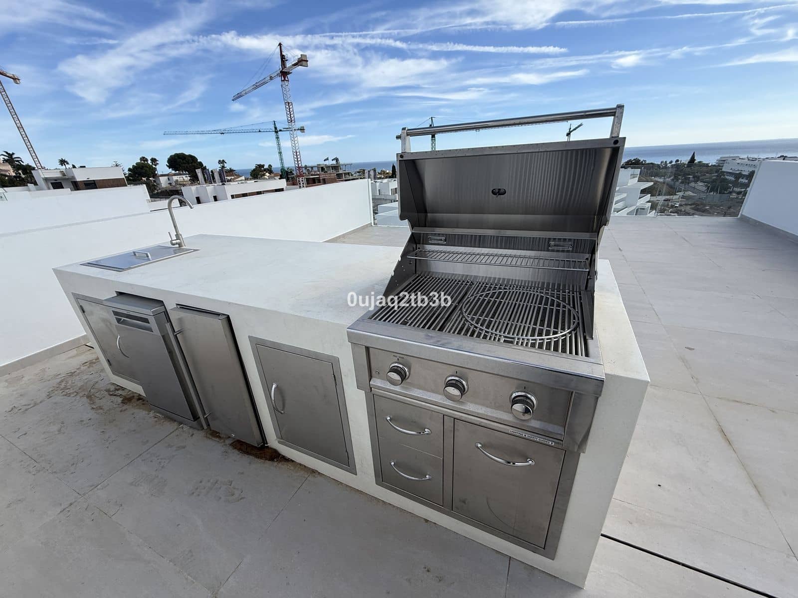 Ático de 2 habitaciones en Estepona en venta - 975.000 € (Ref: 9655961)