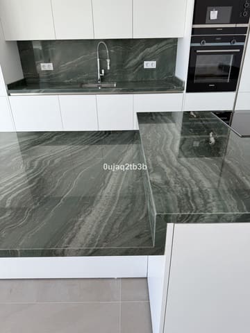 3 slaapkamer Penthouse te koop in Estepona - € 1.175.000 (Ref: 9655962)