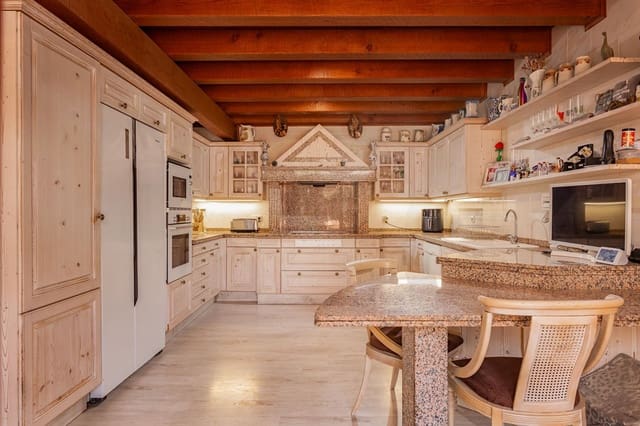 4 makuuhuone Maalaistalo myytävänä paikassa Manilva - 2 995 000 € (Ref: 9655964)