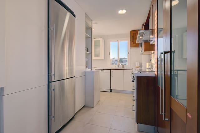 Apartamento de 5 habitaciones en Bahía de Marbella, Marbella en venta - 860.000 € (Ref: 9655965)