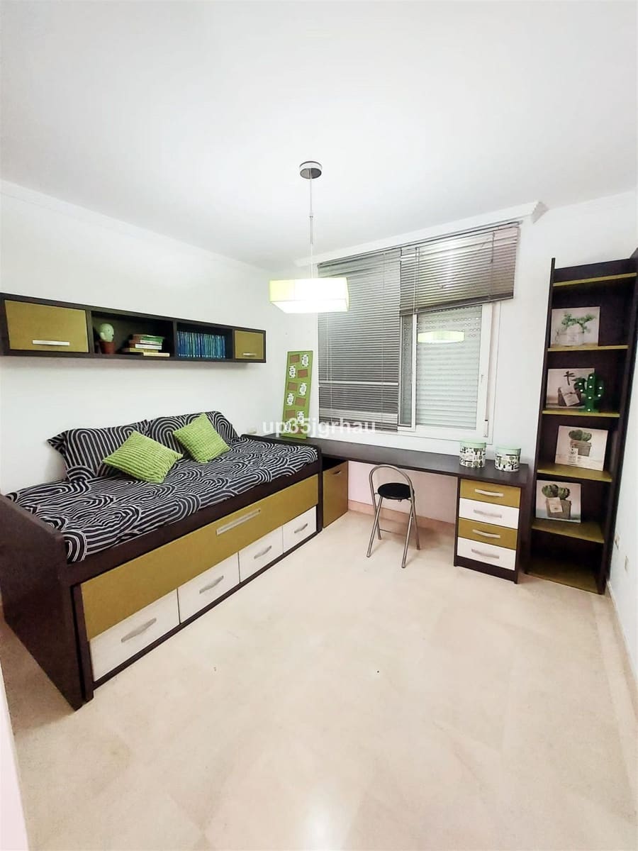 2 makuuhuone Huoneisto myytävänä paikassa Estepona - 399 900 € (Ref: 9677125)