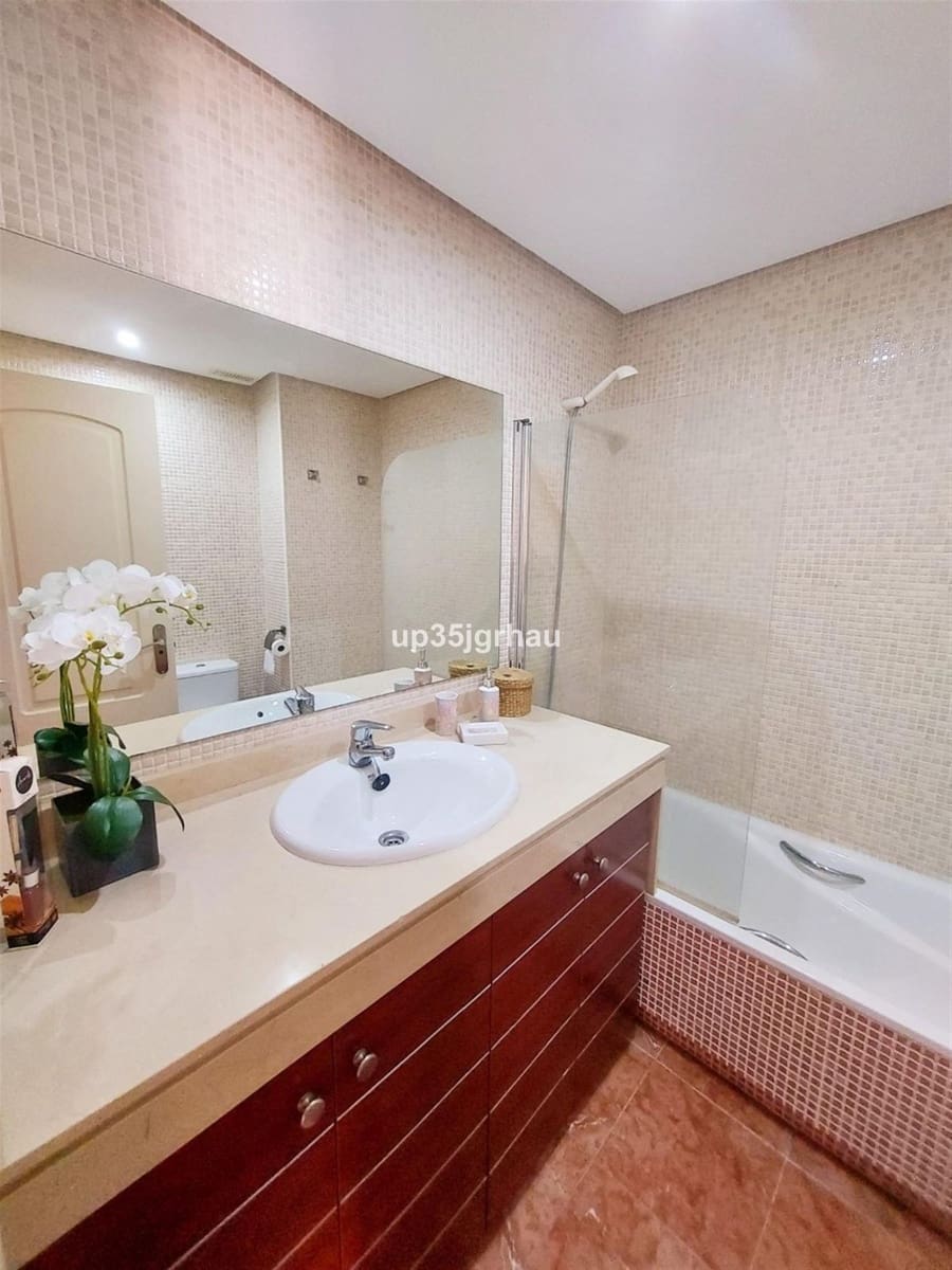 2 makuuhuone Huoneisto myytävänä paikassa Estepona - 399 900 € (Ref: 9677125)