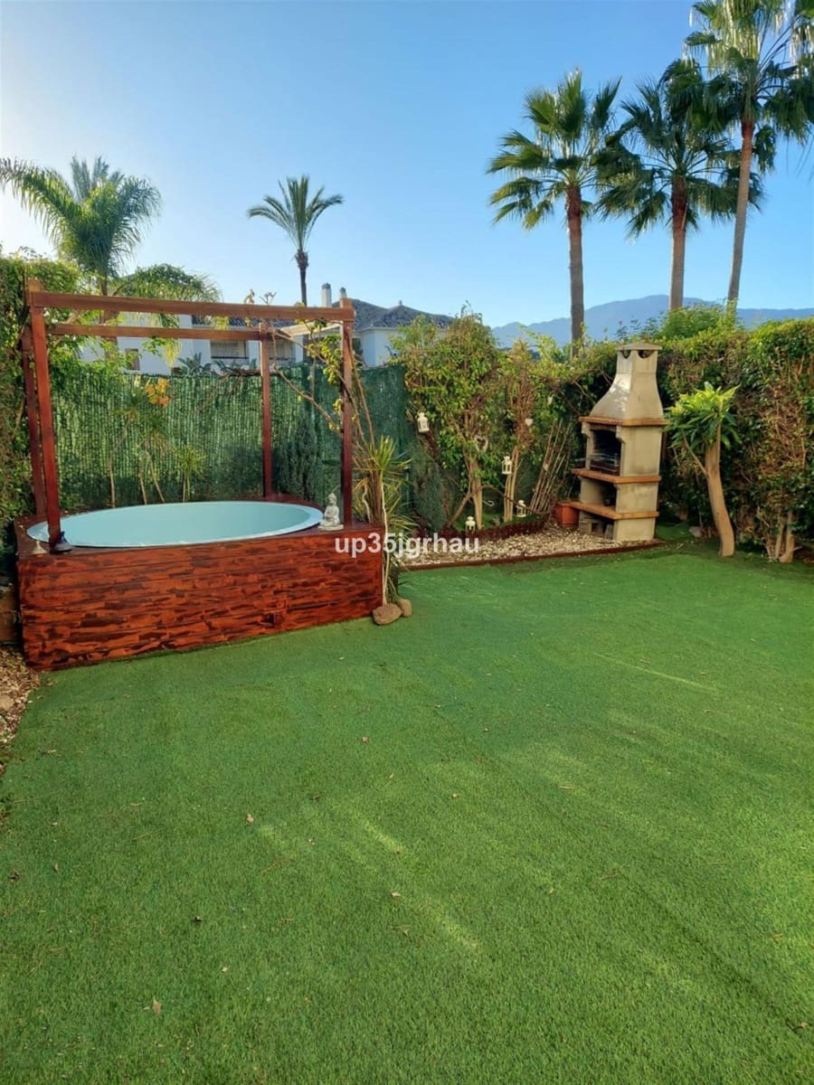 2 makuuhuone Huoneisto myytävänä paikassa Estepona - 399 900 € (Ref: 9677125)