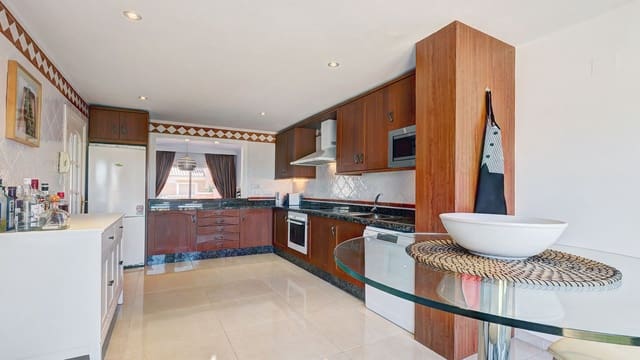 4 slaapkamer Huis te koop in La Duquesa / Puerto de la Duquesa, Manilva - € 495.000 (Ref: 9677128)