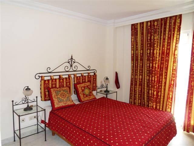 2 slaapkamer Appartement te koop in Puerto Banus, Marbella - € 620.000 (Ref: 9677137)