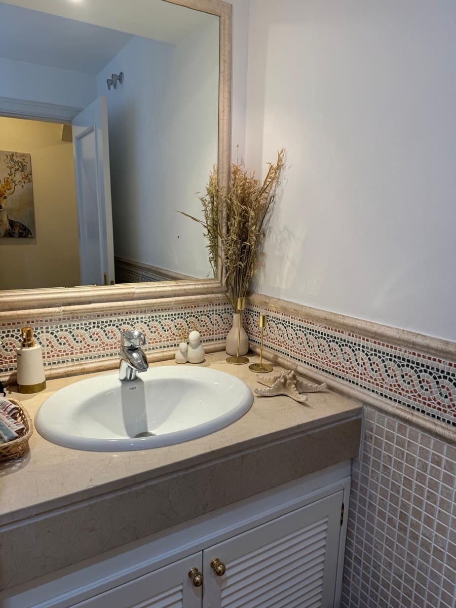 2 bedroom Apartment for sale in Elviria - € 750,000 (Ref: 9677145)