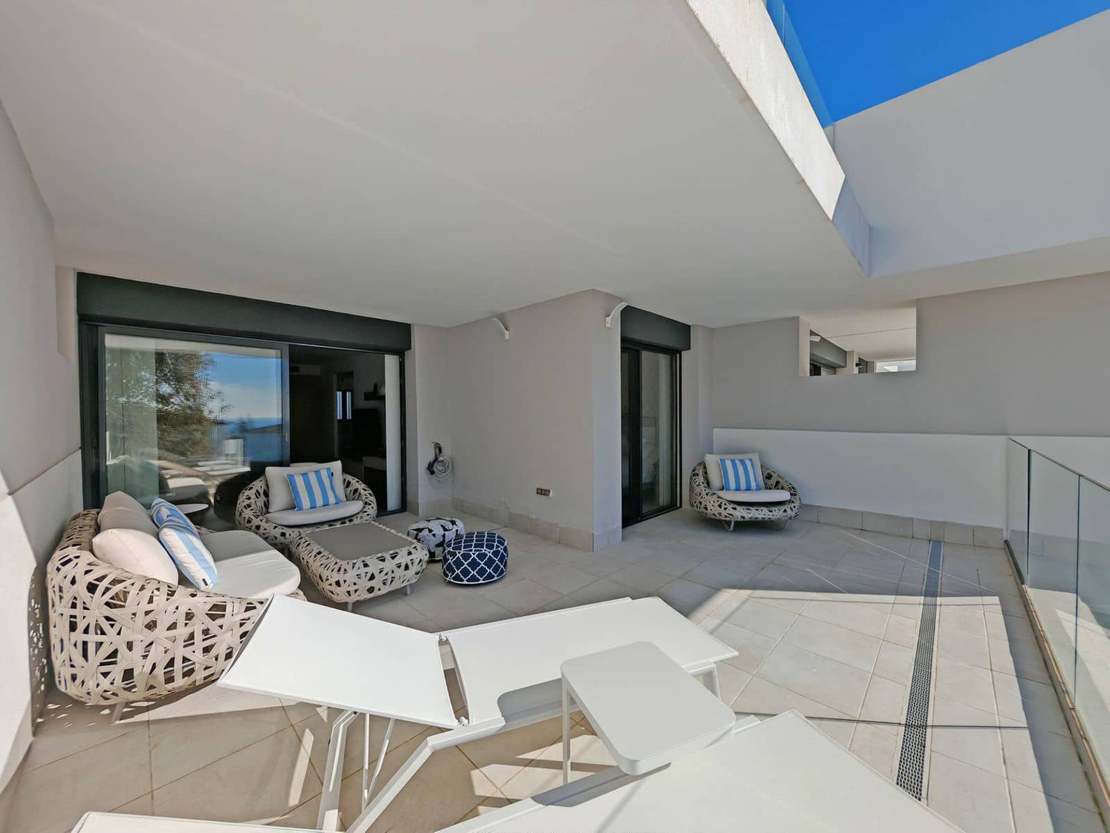 2 bedroom Apartment for sale in Manilva - € 399,000 (Ref: 9677147)