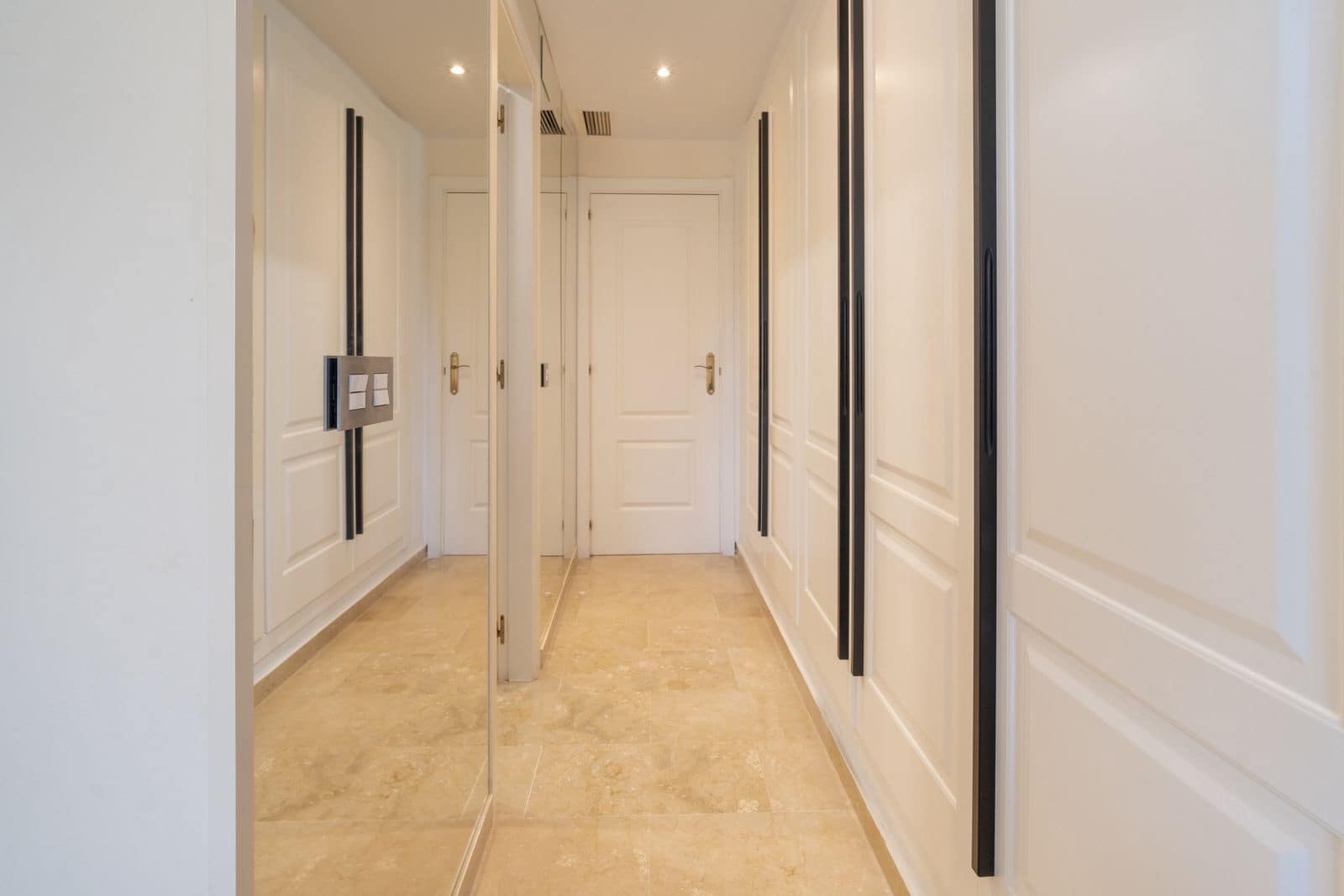 Apartamento de 2 habitaciones en Calahonda en venta - 335.000 € (Ref: 9677148)