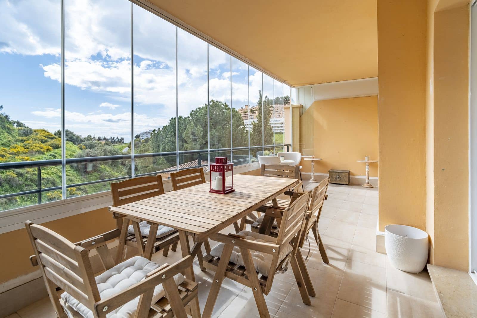 Apartamento de 2 habitaciones en Calahonda en venta - 335.000 € (Ref: 9677148)