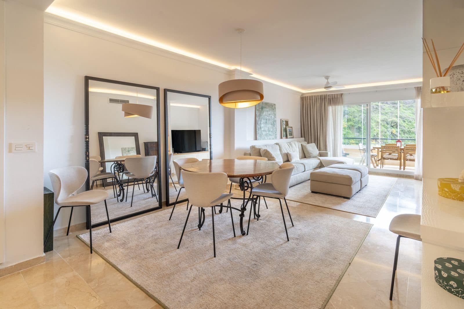 Apartamento de 2 habitaciones en Calahonda en venta - 335.000 € (Ref: 9677148)