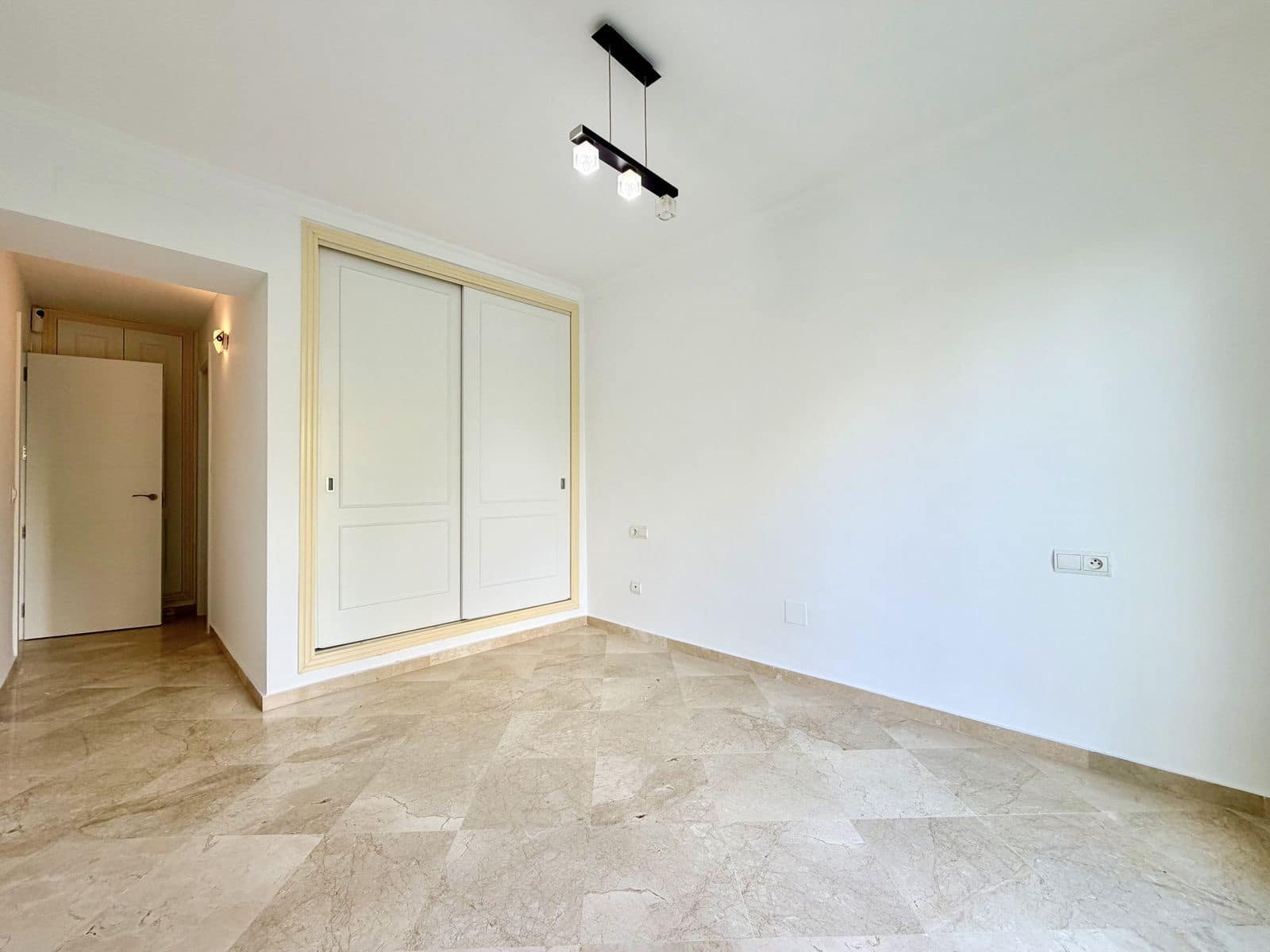 Apartamento de 2 habitaciones en Casares en venta - 285.000 € (Ref: 9677151)