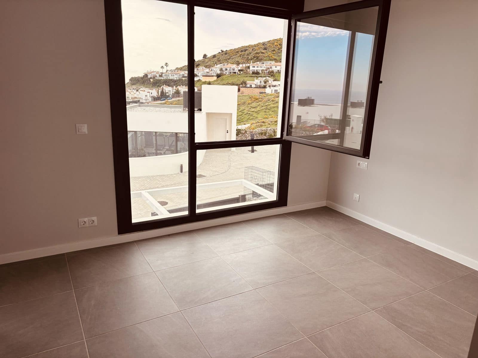 4 soverom Kjedet enebolig til salgs i Riviera del Sol - € 637 000 (Ref: 9677152)