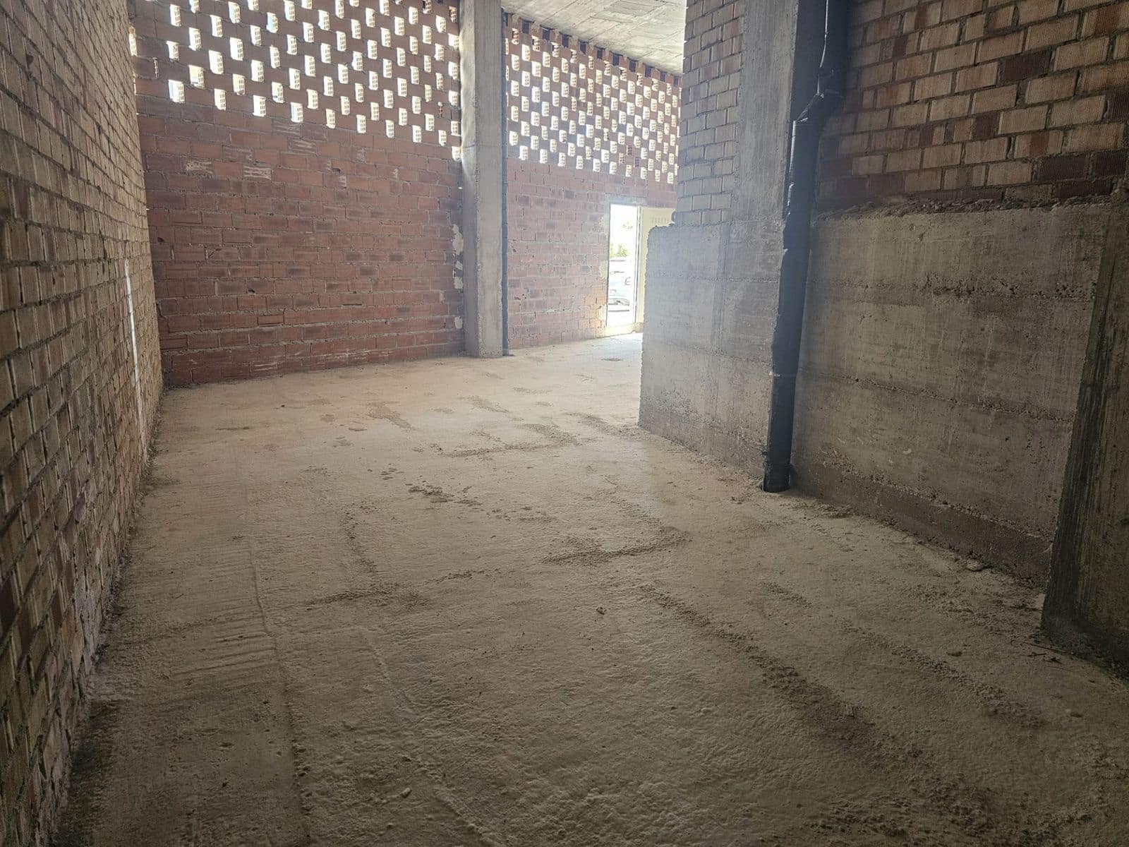 Commercial for sale in San Pedro de Alcantara - € 650,000 (Ref: 9677160)