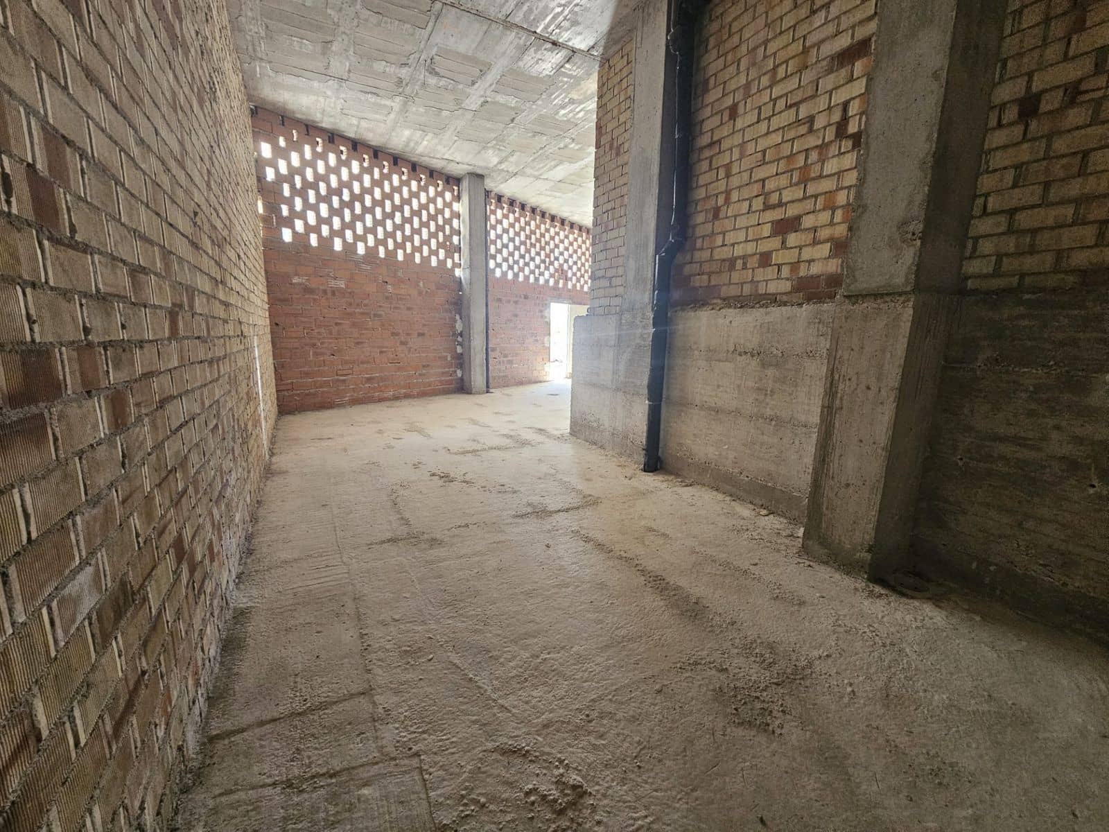 Commercial for sale in San Pedro de Alcantara - € 650,000 (Ref: 9677160)