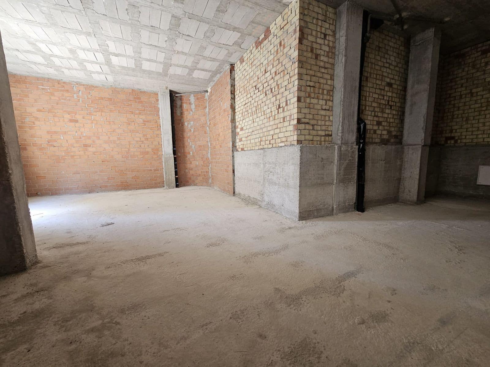 Commercial for sale in San Pedro de Alcantara - € 650,000 (Ref: 9677160)