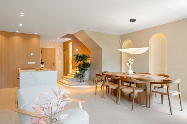 4 bedroom Townhouse for sale in Puerto Banus, Marbella - € 1,450,000 (Ref: 9677161)
