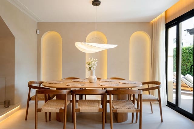 4 bedroom Townhouse for sale in Puerto Banus, Marbella - € 1,450,000 (Ref: 9677161)