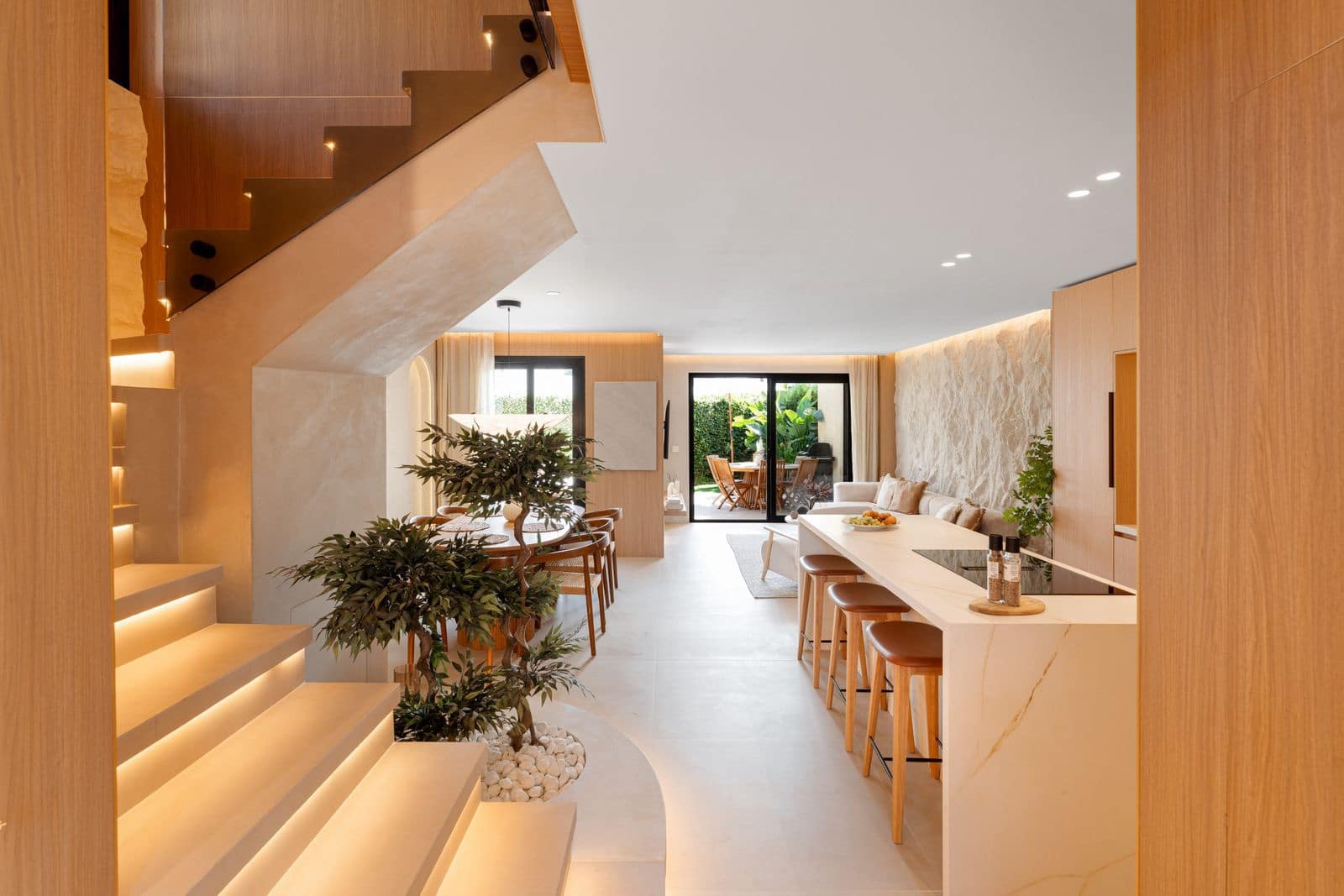 4 bedroom Townhouse for sale in Puerto Banus - € 1,450,000 (Ref: 9677161)