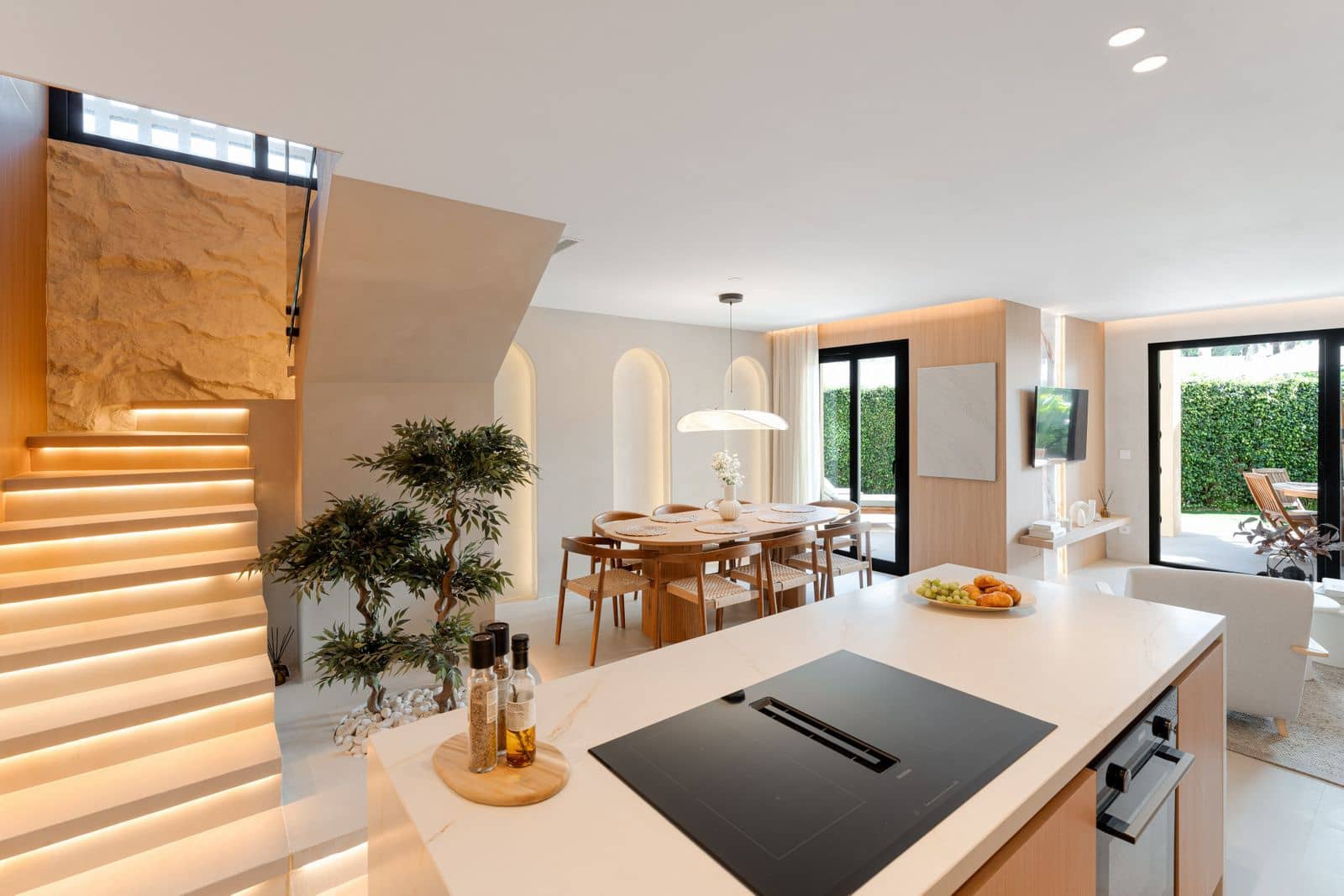 4 bedroom Townhouse for sale in Puerto Banus - € 1,450,000 (Ref: 9677161)