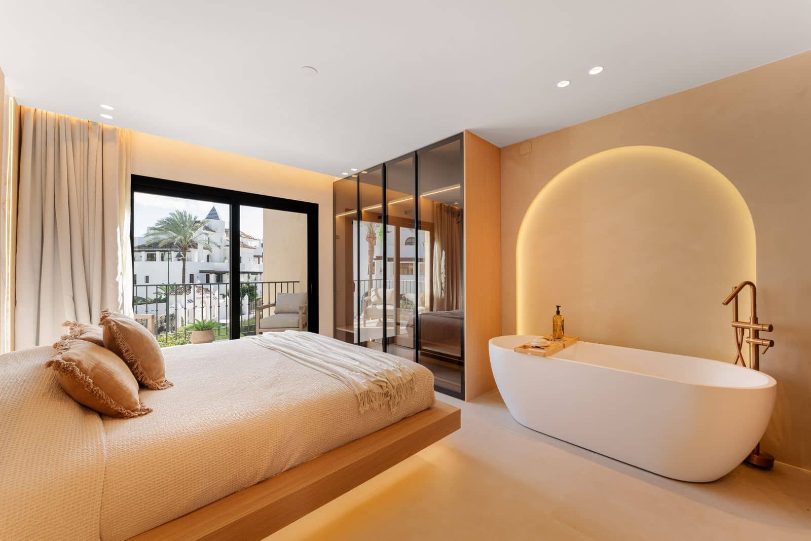 4 bedroom Townhouse for sale in Puerto Banus - € 1,450,000 (Ref: 9677161)