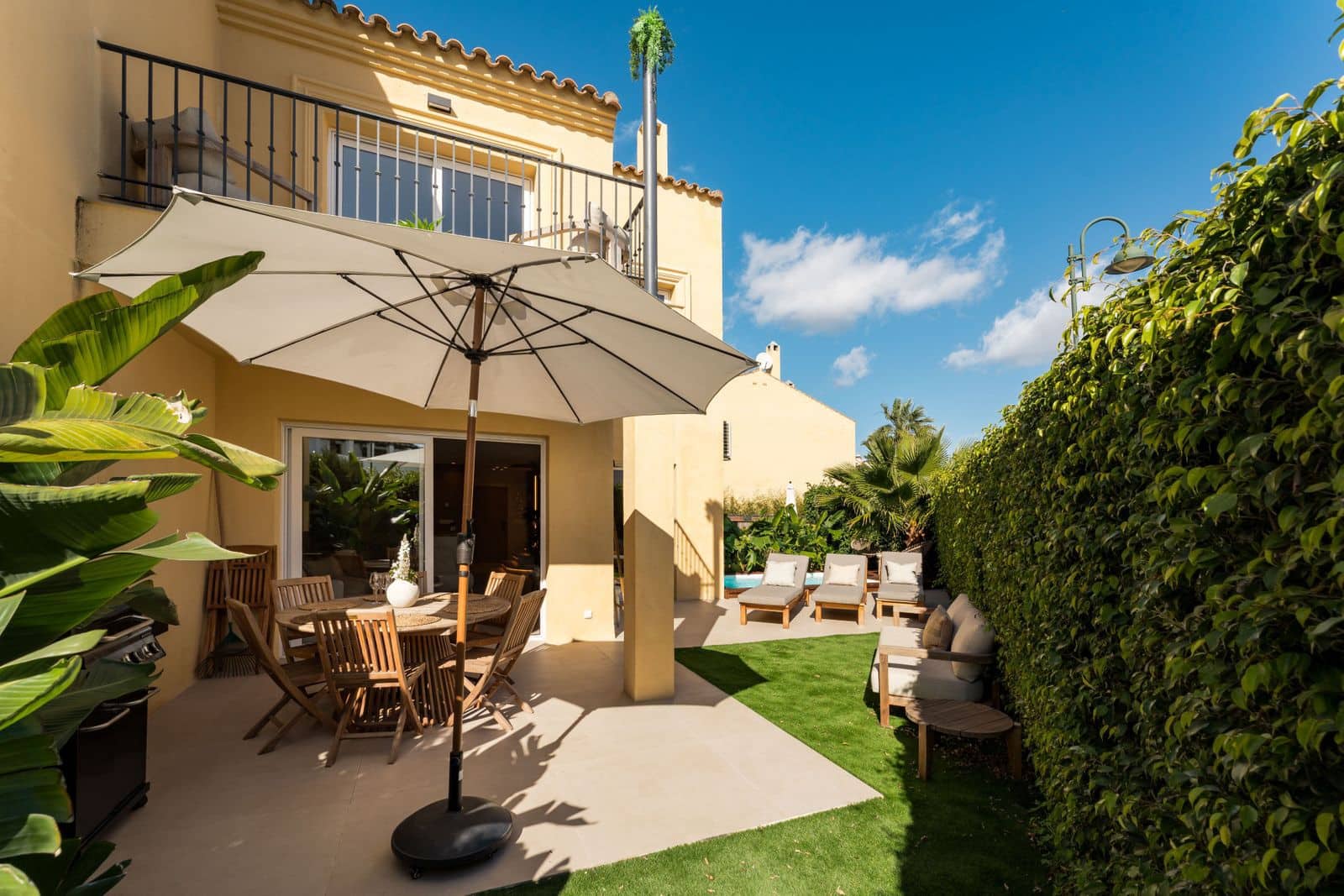 4 bedroom Townhouse for sale in Puerto Banus - € 1,450,000 (Ref: 9677161)