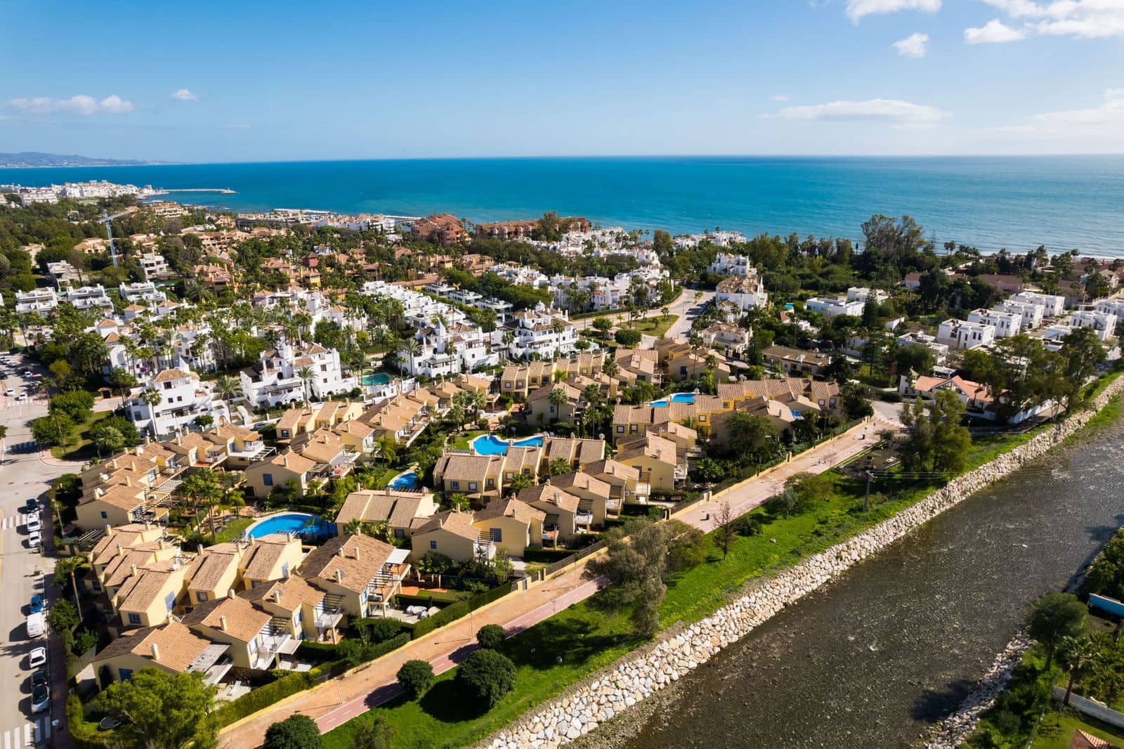 4 bedroom Townhouse for sale in Puerto Banus - € 1,450,000 (Ref: 9677161)