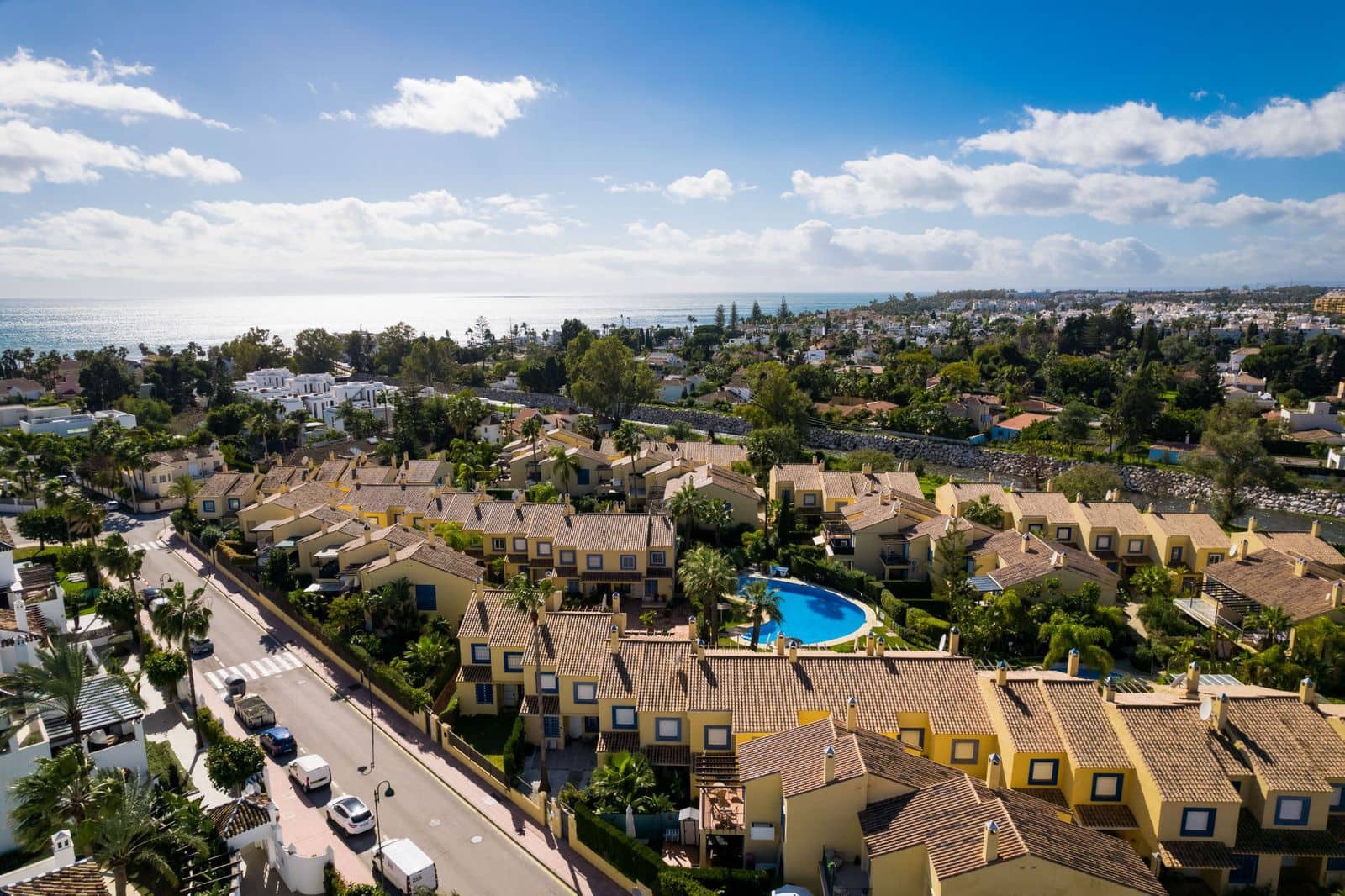 4 bedroom Townhouse for sale in Puerto Banus - € 1,450,000 (Ref: 9677161)