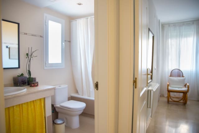 Apartamento de 2 habitaciones en La Duquesa / Puerto de la Duquesa, Manilva en venta - 250.000 € (Ref: 9677167)