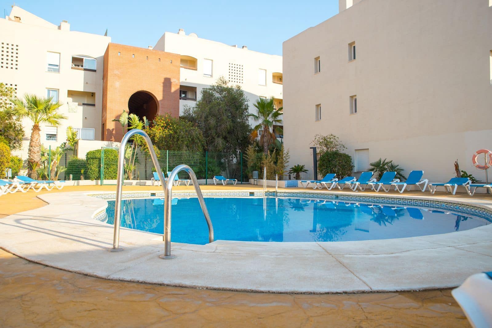 Apartamento de 2 habitaciones en La Duquesa / Puerto de la Duquesa en venta - 250.000 € (Ref: 9677167)